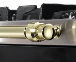 Puxadores dos Fornos em Latão: em elegante formato tubular e atérmico.