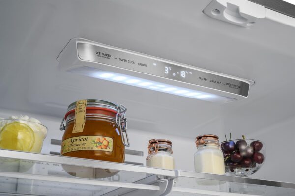 Painel Digital Touch: elegante, sem frestas e todo acionado por toque. Facilmente apresenta e controla todas as funções do refrigerador.