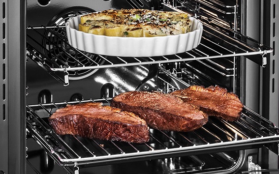 Ventilação por Convecção: prepara simultaneamente diferentes pratos no forno sem misturar os odores e sabores dos alimentos. Oferece uma redução de 25% do tempo de preparo e permite utilizar toda a capacidade do forno.