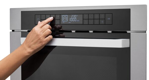 Função Memória para 4 Receitas: permite gravar o tempo, temperatura e tipo de calor usados nos seus preparos mais frequentes no forno para maior facilidade de uso.
