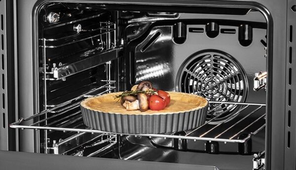 Função Warming Plate: mantém aquecidos pratos e travessas com alimentos ou prepara receitas com baixa temperatura (slow cooking).