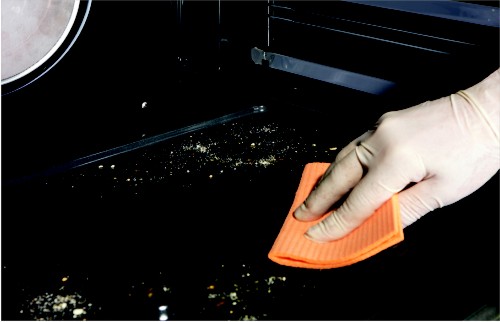 Forno com Função Steam Clean e Esmalte Easy-clean: utiliza anti-aderente Teflon que permite realizar facilmente uma rápida e eficiente limpeza com a aplicação de vapor ao acionar a função Steam Clean.