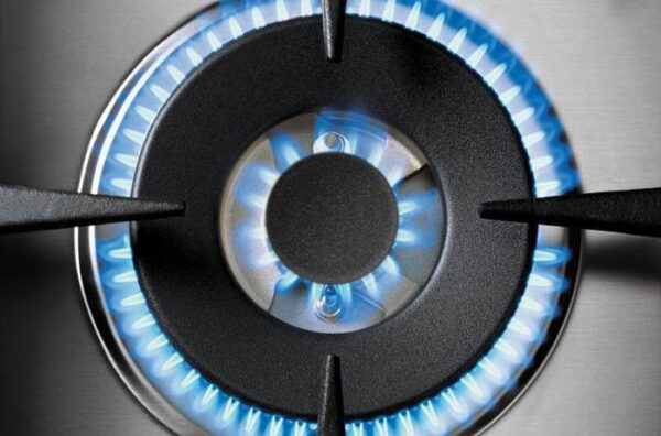 Queimador Dual Flame de 4.500 W: posicionado no lado direito da mesa é ideal para cozimentos ultra rápidos, seu acendimento sequencial dos anéis de chamas interno e externo proporciona uma potência inicial de apenas 350 W. Extremamente potente proporciona cozimento uniforme do centro até as bordas das panelas.