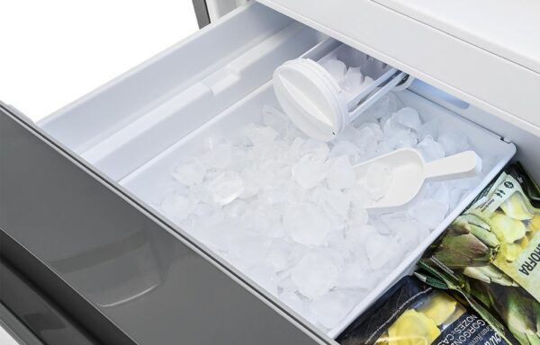 IceMaker Automático: produz 1,3 Kg de gelo a cada 24 horas com gaveta de armazenamento com capacidade de 3,5 Kg. Mantém automaticamente a gaveta de gelo completamente abastecida.