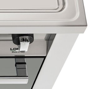 Acabamento em Aço Inox: espelhado por polimento, combina com uma ampla gama de estilos de cozinhas.