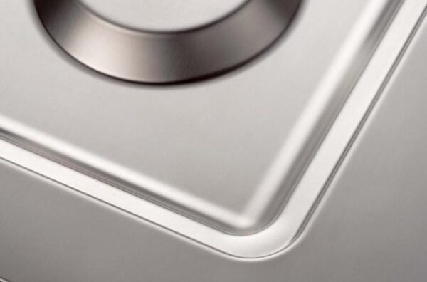 Bordas da Mesa em Aço Inox 304 BA 18/10: de altíssima qualidade, não sofre alteração de cor, com soldas a laser, totalmente selada e com cantos arredondados.