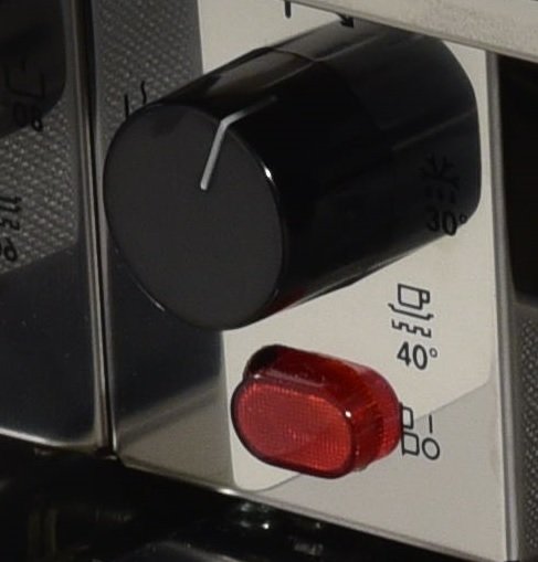 Controle de Temperatura de 85 a 170 ºF (30 a 80 °C): permite além de aquecer utensílios e pratos prontos, descongelar e assar lentamente alimentos para desfrutar de resultados mais macios e suculentos.