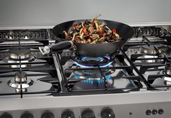 Suporte para Panelas Wok: permite utilizar os queimadores dual flame no preparo de receitas orientais.