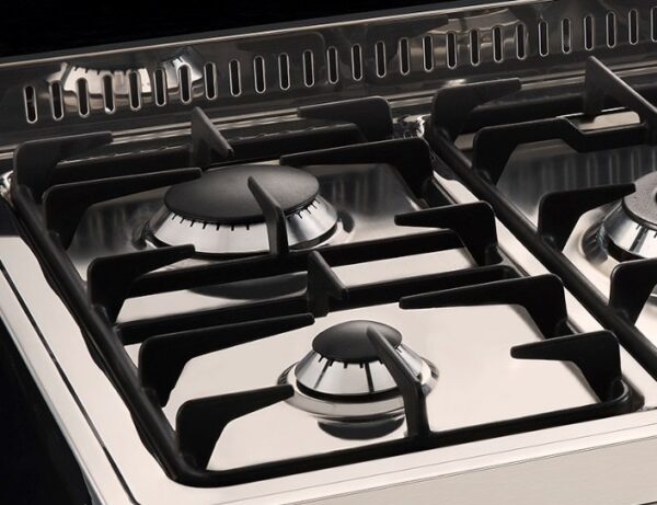 Trempes Robustas: em ferro gusa com esmalte anti-aderente. Durabilidade por toda a vida e fáceis de limpar, ideais para uma utilização intensa da mesa.