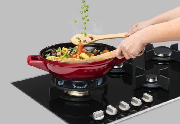 5_4_10.jpg Suporte de Panelas Wok: permite preparar receitas orientais com mais praticidade e segurança no queimador Dual Flame.