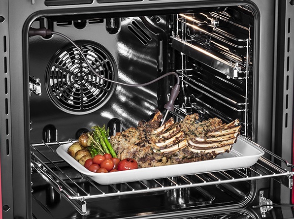 Função Grill Ventilado: usa as resistências superiores e do ventilador que aumentam a eficácia do aquecimento pela circulação forçada do ar em todo o forno. Ideal para evitar que os alimentos ressequem na superfície, permitindo que o calor penetre diretamente de forma homogênea.