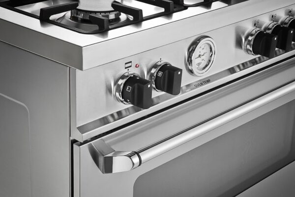 Design Profissional: todo em aço inox escovado, beleza, robustez e praticidade.