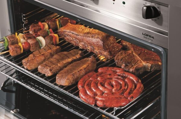 Churrasqueira com Grill Infravermelho: os FOGÕES LOFRA preparam deliciosos churrascos, grelhados e gratinados rapidamente e sem fumaça.