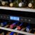 2 Zonas de Temperatura: permitem a conservação de todos os tipos de vinhos em suas temperaturas de consumo ou armazenamento com elevada precisão. A temperatura pode ser regulada de 5 °C a 20 °C na zona superior e de 12 ºC a 20 ºC na zona inferior sendo distribuída de forma ventilada e homogênea por todo o seu interior.