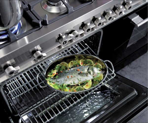 Fornos Ventilados por Convecção: com capacidades de 69 l cada, oferecem 11 versáteis funções e temperaturas de 40 ºC a 250 ºC para um delicioso preparo de todos os tipos de receitas. Permitem preparar vários pratos simultaneamente nos fornos sem misturar odores e sabores entre os alimentos, ganhando tempo e utilizando toda a capacidade dos fornos.