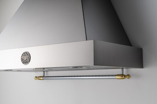 Design Heritage: compõe refinados conjuntos com os demais produtos da linha Bertazzoni Heritage como os fogões, fornos, gavetas aquecidas, refrigeradores, adegas e lava-louças.