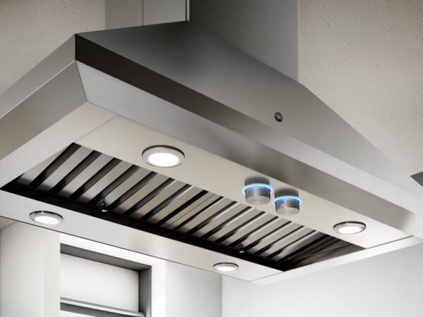 Design com Bordas Angulares: se integra com elegância aos mais diversos estilos de cozinha compondo ambientes sofisticados com elevada funcionalidade.