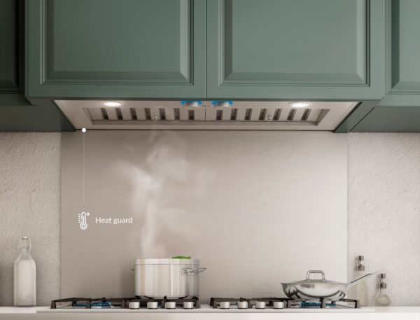 100% Anti-chama + Sistema Heat Guard: seus componentes são altamente resistentes ao fogo e o avançado sistema de proteção Heat Guard ao detectar temperaturas superiores a 70° C liga automaticamente a coifa na velocidade máxima, garantindo a segurança do aparelho e dos armários em situações de calor excessivo.