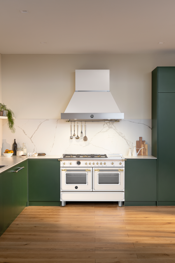 Compõe Conjuntos: com os fogões e cooktop Bertazzoni Heritage.
