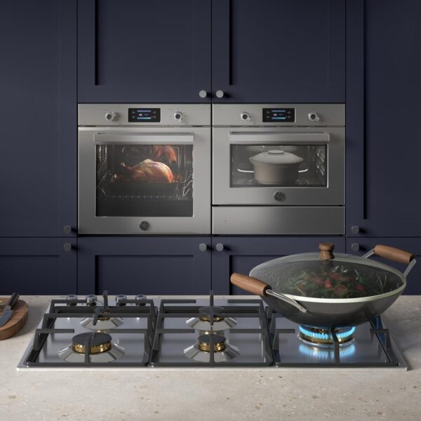 Compõe Conjuntos: com os demais produtos da linha Bertazzoni Professional com o mesmo design.