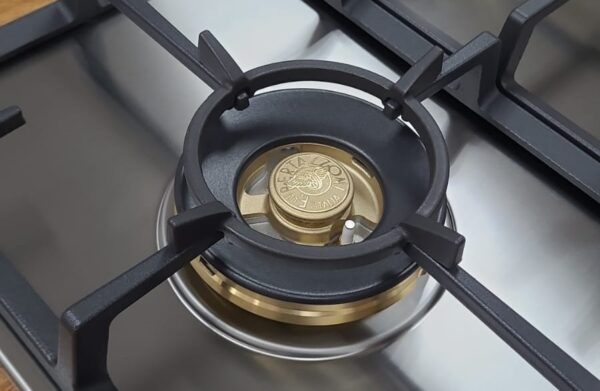 Suporte de Panelas Wok: permite utilizá-las com segurança sobre o queimador DualFlame no preparo de receitas orientais.