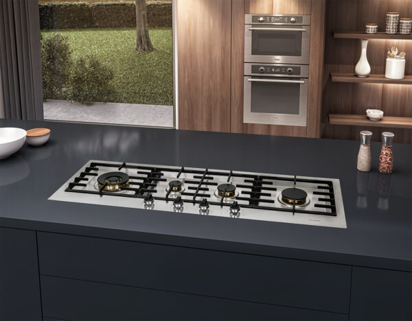 Mesa Filotop: permite embutimento flush, onde a mesa do cooktop e a bancada ficam perfeitamente alinhadas no mesmo plano. Pode também ser aplicada sobreposta à bancada ficando a mesa com altura de apenas 1 mm.