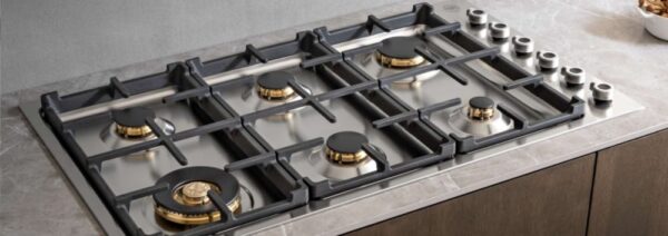 Manípulos Profissionais: Todos em robusto aço inox com formato ergonômico.