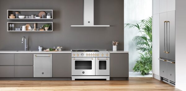 Design Master Series: refinados conjuntos com os demais produtos da linha Bertazzoni Master Series equipados com componentes banhados a ouro como os refrigeradores e os fogões.