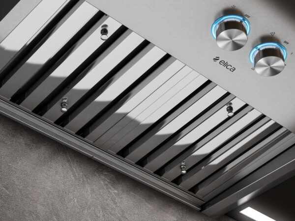 Filtros Defletores Profissionais: em aço inox, capta e armazena uma maior quantidade de gorduras nos defletores que proporciona alta performance sem obstrução do filtro, menor manutenção e maior segurança ao flambar alimentos. Os filtros podem ser lavados em lava-louças.
