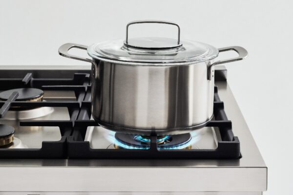 Trempes Robustas: em ferro gusa esmaltado. Durabilidade por toda a vida e fáceis de limpar, ideais para uma utilização intensa da mesa.