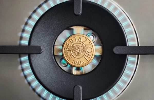 2 Queimadores Dual Flame de 5.570 W: elevada potência com acendimento sequencial das chamas internas e externas para se desfrutar do calor adequado para todos os tipos de receitas. Potência inicial de apenas 480 W.