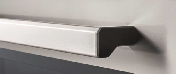Novos Puxadores dos Fornos: com bordas angulares e elegante design ergonômico em aço escovado.