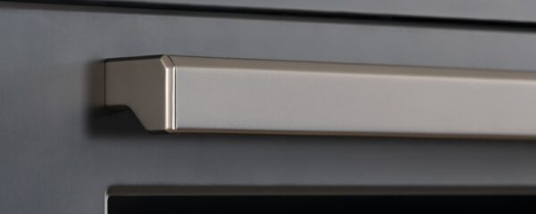forno_bertazzoni_puxador_forno_1_2.jpg Puxador em Aço Retangular: acabamento escovado não poroso para maior facilidade de limpeza, utilizado em todos os demais produtos da linha Professional.