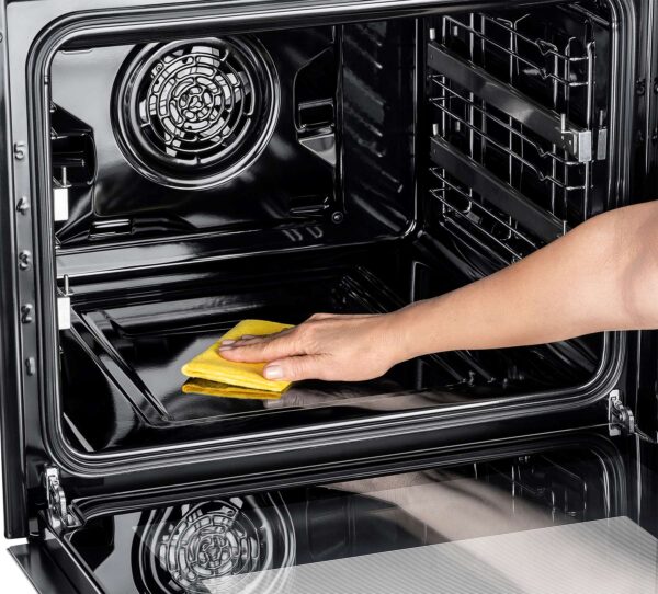 Forno com Esmalte Easy-clean: utiliza anti-aderente Teflon que permite realizar facilmente uma rápida e eficiente limpeza.