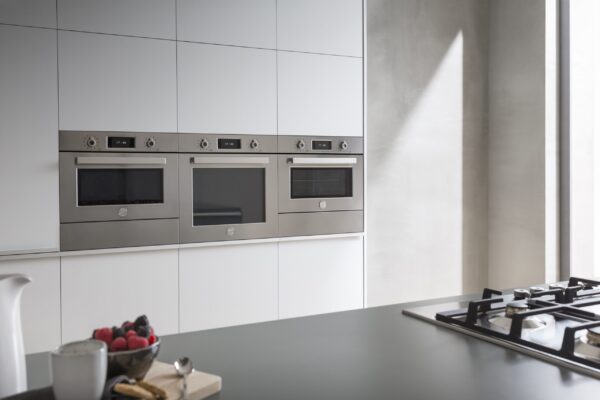 fornos_bertazzoni_professionas_de_60_cm_1_1_2.jpg Design Profissional: compõe refinados conjuntos com os demais produtos da linha Professional Bertazzoni como o fogão, coifa, refrigerador, lava-louças e gaveta aquecida.