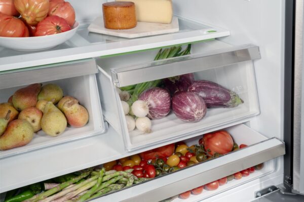 Super Cool: função que conserva melhor o sabor e os nutrientes dos alimentos colocados em temperatura ambiente no refrigerador, resfriando-os rapidamente à 1 °C por 150 minutos.