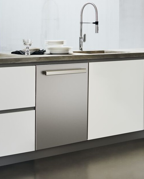 Porta em Inox Anti-manchas: proteção sobre a porta que evita marcas de dedo, reduz a ocorrência de riscos e é fácil de limpar.