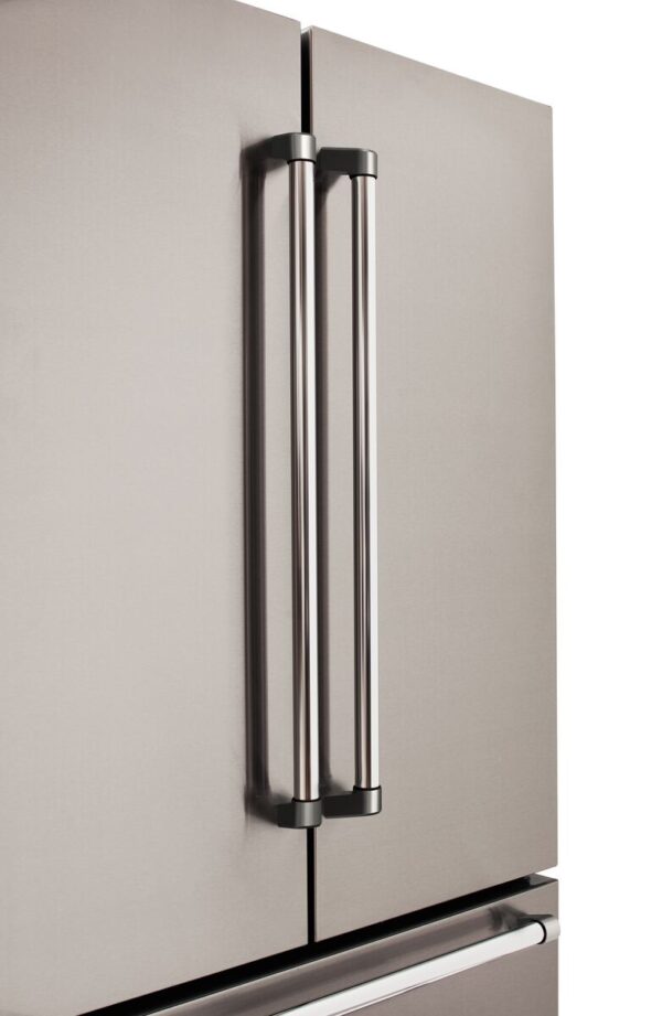 Aço Inox Anti-manchas: possui uma proteção sobre as portas que evita marcas de dedo e manchas, proporcionando maior beleza e durabilidade.