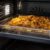Função AirFry: prepara melhor os alimentos em alta temperatura de 250 ºC sem usar óleo em sua ampla bandeja com capacidade de 3 litros.