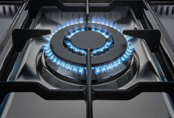 Queimador com Tripla Chama: 4.000 W distribuídos em três anéis de chamas, ideais para cozimentos ultra-rápidos, no uso de grandes panelas e para receitas que necessitam de calor muito forte.