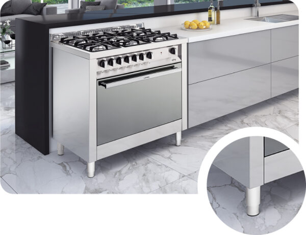Altura regulável: nivela-se com o balcão da cozinha girando os pés do fogão.