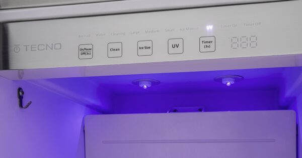 Funcionamento Monitorado pelo Painel: avisos luminosos indicam a gaveta cheia (Bin Full), a fabricação de gelo (Ice Making) e a falta de água (Water). Indica ainda por códigos qualquer funcionamento anormal do produto.
