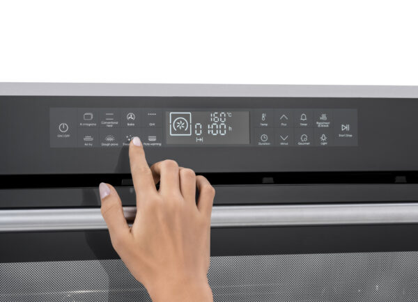 Painel Acionado por Toque: intuitivo e refinado, oferece fácil controle de todas as funções do forno.