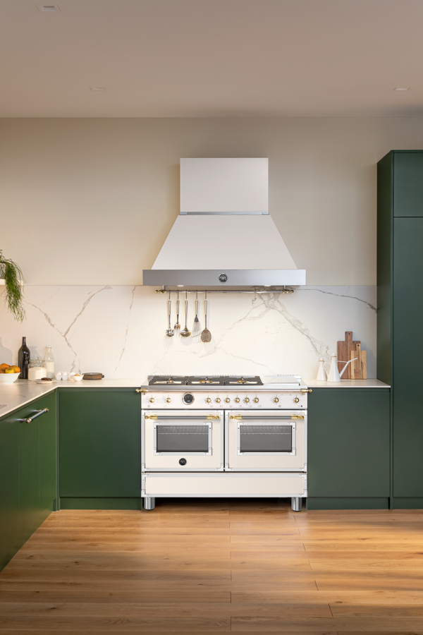 Design Heritage: a elegância clássica do aço inox com refinados detalhes dourados, formando uma composição única de beleza e robustez.