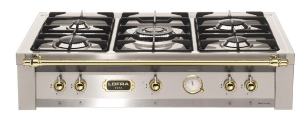 Design Vintage by LOFRA: todo em inox escovado com detalhes em latão polido, uma combinação única de robustez, elegância e tecnologia para os chefs mais exigentes.