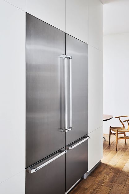 Embutimento Flush sem Frestas: perfeitamente alinhados com a frente de qualquer móvel inclusive ao serem aplicados em duplas nas versões com portas em inox ou para revestir.