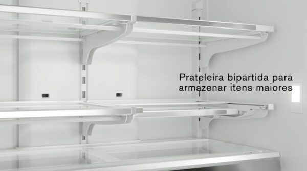 Prateleira Bipartida: ao ser recolhida permite armazenar itens maiores como garrafas na prateleira imediatamente abaixo da mesma. Pode ser aplicada em qualquer lado ou altura do refrigerador.
