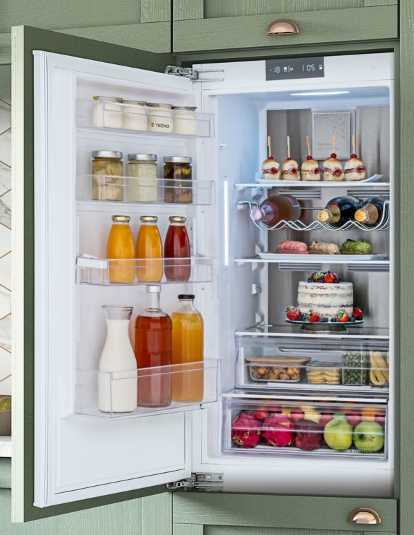 Iluminação por Colunas de LEDs: elegante, eficiente e uniforme em todo o interior do compartimento refrigerado.