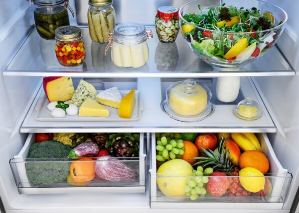 Função Super Cool: conserva melhor o sabor e os nutrientes dos alimentos colocados em temperatura ambiente no refrigerador, resfriando-os rapidamente à 0 ºC por 150 minutos nos seus dois compartimentos refrigerados.