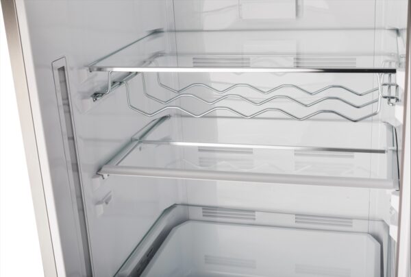 Prateleiras em Vidro Temperado: resfriam os alimentos mais rápido para sua melhor conservação e suportam pesos de até 20 Kg.
